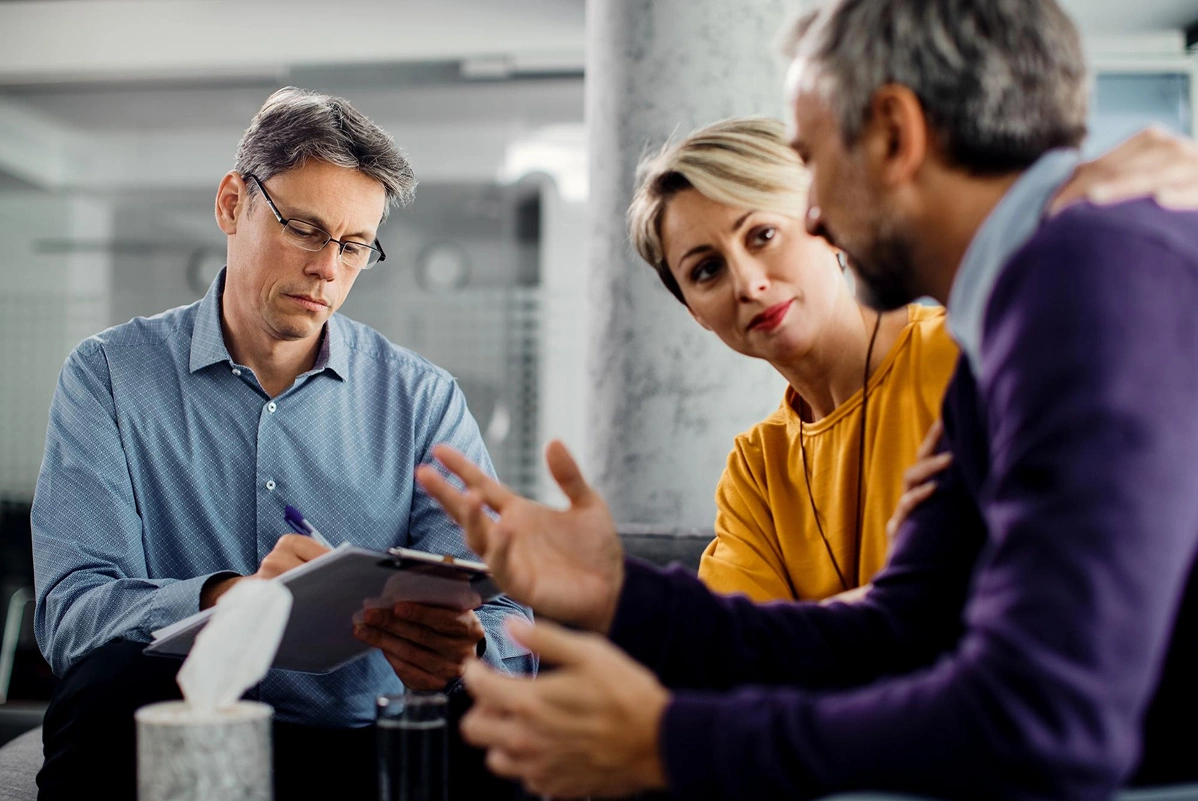 Czy warto korzystać z pośrednika kredytowego